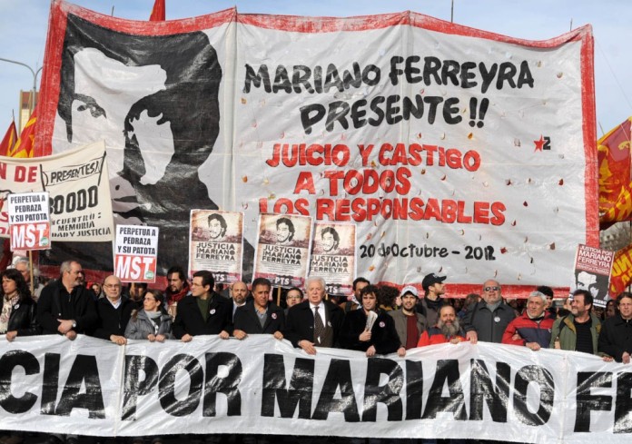 Manifestación-frente-a-los-Tribunales-de-Comodoro-Py-durante-el-inicio-del-juicio-por-el-asesinato-del-militante-del-Partido-Obrero-Mariano-Ferreyra.-Télam.-1024x720